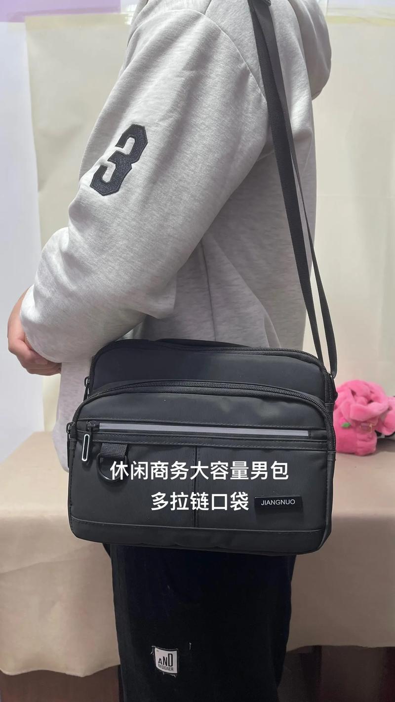 揭秘时尚风向标：惠田箱包引领轻奢热潮